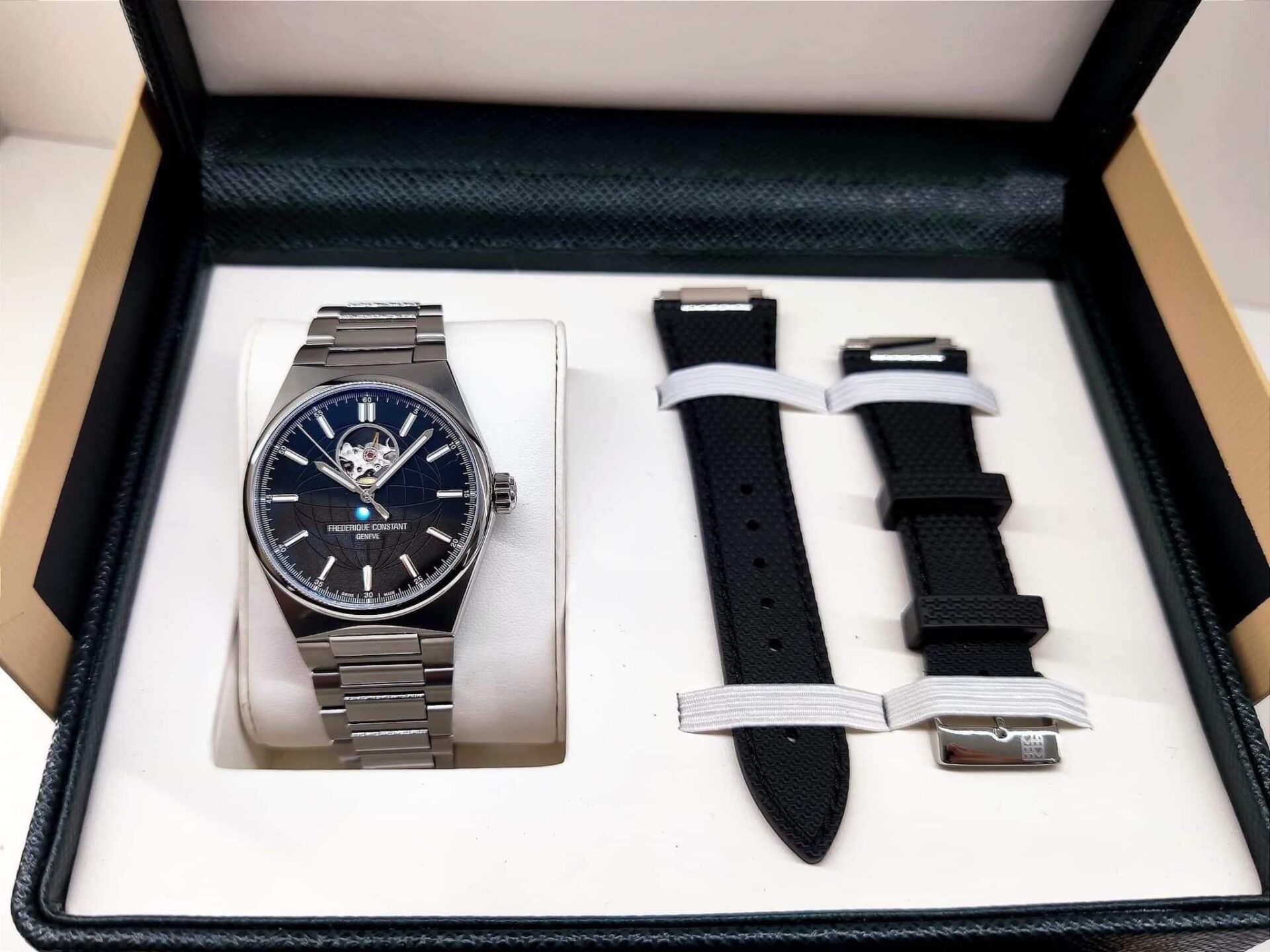 z5775998439516_08d19811bd4754899405ca0d2a43849b